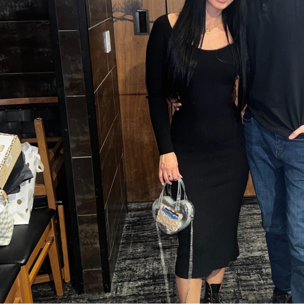 Ribbed black midi dress